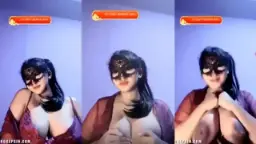 Gadis Seksi Dengan Payudara Montok Dan Menggoda