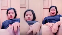 Putri Fatikah Membuka Paha Lebar Di Kamar Sambil Mengocok Memeknya