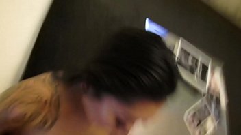 Mulut Asia Yang Basah Melayani Batang Besar