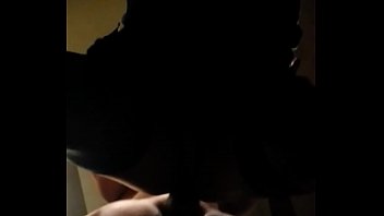 Membungkuk Untuk Ditusuk, Erangannya Menggairahkan Bak Pelacur