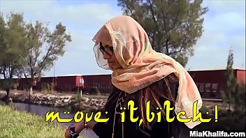 Mia Khalifa Pamer Pasangan Payudara Besar Arabnya Yang Menggoda