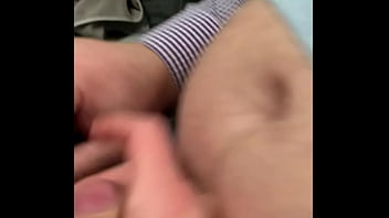 Hampir Ketahuan Mengocok Kontol Suami Di Bus… Tapi Tetap Sampai Keluar Air Maninya