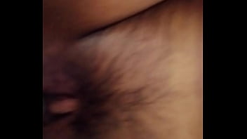 Gadis Desi Digerogoti Dengan Suara Erangan Yang Jelas Dan Menggairahkan