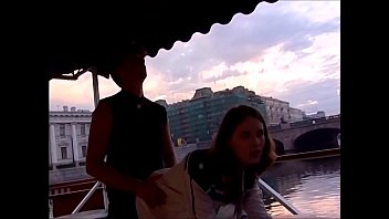 Gadis Remaja Rusia Manis Melayani Wajahnya Untuk Pancaran Sperma Besar Di Wajahnya!