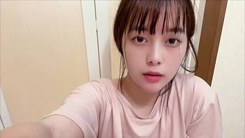 Putri Kampus Berbulu Lebat: Menggoda Diri Sendiri Dengan Aroma Tubuh Yang Menggairahkan Saat Ibu Tertidur