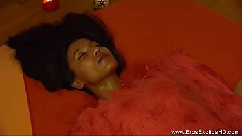 Pijat Jari Sensual Untuk Gadis India Yang Menggoda