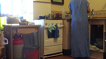 Ibu Tiri Arab Diguyur Sperma Deras Oleh Anak Tirinya Yang Lagi Horny