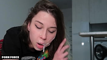 Kakak Tiriku Dihancurkan Di Meja Makan Keluarga Saat Sarapan