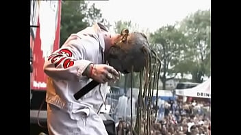 Slipknot Menggila Di Panggung, Menggoyang Penonton Dengan Aksi Liar Dan Erotis Tahun 1999