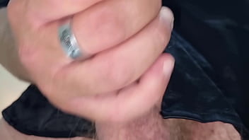 Luar Biasa! Adik Tiriku Memuaskan Diri Dengan Kontol Besarnya Yang Fantastis