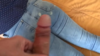 Ibu Latin 58 Tahun Di Kamar Tidurnya, Sangat Bergairah, Memanggil Suami Karyawannya Untuk Merekam Dirinya Yang Masturbasi Berulang Kali Dan Memintanya Di Akhir Untuk Mengeluarkan Air Mani Di Pantatnya Dengan Celana Jeans Masih Terpakai