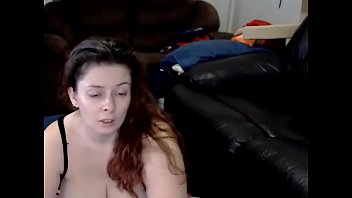 Tonton Si Gemuk Montok Dan Lembut Memamerkan Tubuhnya Di Pertunjukan Porno Langsung