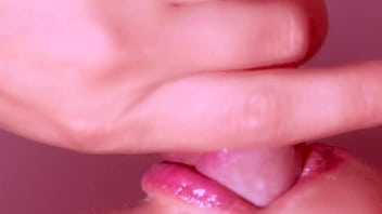 Jilatan Jepang Yang Menggoda, Adegan Mesra Di Balik Layar