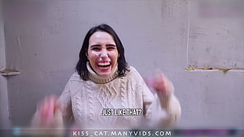 Seks Anal Berisiko Dengan Jalan-jalan Sperma Di Wajah – Agen Publik Menjemput Mahasiswi Rusia Untuk Fuck Dan Cium Kucing Di Jalanan