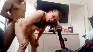 Sogra Malhando Só De Calcinha E O Genro Aproveitou Na Hora