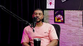 Rekaman Gang Bang Yang Bikin Heboh, Lebih Hot Mana Sama Threesome Cewek? – Lucas Ferraz (lihat Di: Sheer/red)