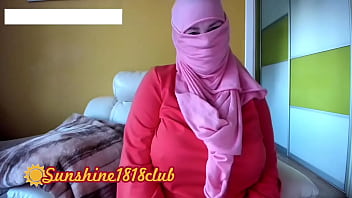Gadis Muslim Berjilbab Oranye Dengan Payudara Besar Terekam Di Kamera Tanggal 1 November