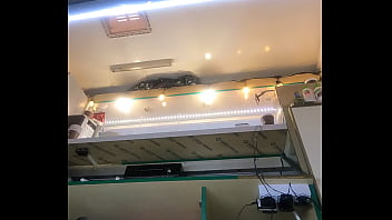 Cara Jalang Ini Menunduk Dan Memamerkan Pantatnya Bikin Gue Gila!