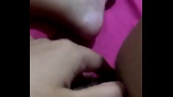 Sesi Panas Gogo Live, Memamerkan Bulu Lebat Di Kamera