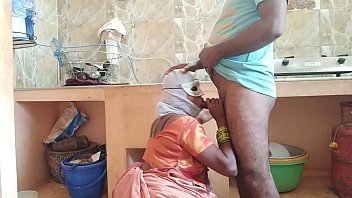 रसोई ट्रक ड्राइवर ने अपने दोस्त के साथ मिलकर देसी रंडी को बेरहमी से चोदा