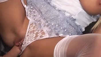 Stacey Digerogoti Habis-habisan Tanpa Sadar Ada Yang Mengintip Dari Dalam Peti Mati