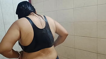 Bibi Desi Yang Sudah Menikah – Mandi Usai Pijat Pantat Yang Menggoda