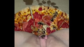 Gadis Arab Polos Di Los Angeles As Mainkan Makanan Dengan Nafsu: Pizza, Cokelat, Es Krim, Dan Buah Jadi Alat Birahi Remaja