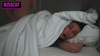 Ibu Tiri Mengidam Kontol Anak Tirinya? Anak Tiri Hadiahkan Fuck Kasar Untuk Ibu Tiri Di Ranjang Bersama Tengah Malam