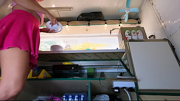 Cara Jalang Panas Ini Membungkuk Di Atas Meja Bikin Gue Kalap