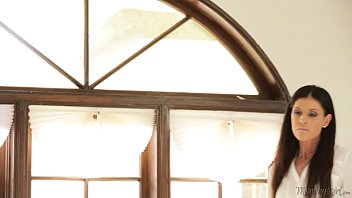 Chloe Amour, Shyla Jennings, Dan India Summer: Bergiliran Menggoda Ibu Tiri Yang Bergairah