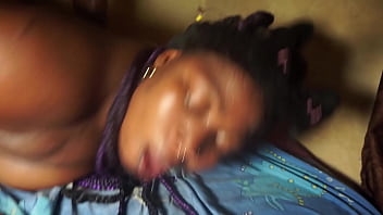 Ibu Tiri Yang Dominan Menggoda Anak Tirinya Di Ranjang Ayahnya