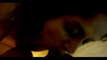 Bibi Desi Yang Sudah Menikah Mengisap Payudara Keras Suami Di Mall