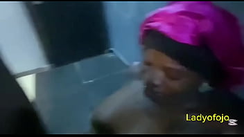 Gadis Remaja Nigeria Dan Sepupunya Tergila-gila Dengan Saudara Tirinya Di Rumah! Pacarnya Tak Bisa Memuaskan!