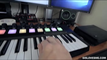 Athena Faris, Si Kakak Tiri Seksi, Melayani Kontol Raksasa Dengan Penuh Gairah