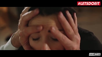 Pembantu Rusia Yang Bergairah Menggoda Bosnya Dengan Nafsu Membara