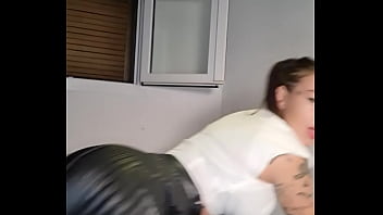 Tubuhku Menggoda Di Depan Kamu