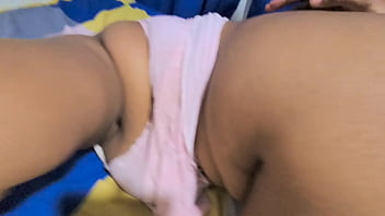 Madrasta Gostosa Transando Com O Enteado, Ele Invade O Quarto Dela E Ela Fica Com Tanto Desejo Que Ele Come Seu BuracÃo