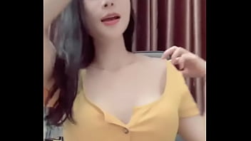 Màn Trình Diễn Lộ Tuyến Vú Căng Tròn Quyến Rũ Trên Bigo Live