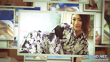 Gadis Jepang Dengan Semak Lebat Yang Menggoda 13