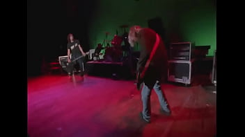 Pria Di Kursi Tukang Cukur: Nirvana Mengguncang Panggung 1991