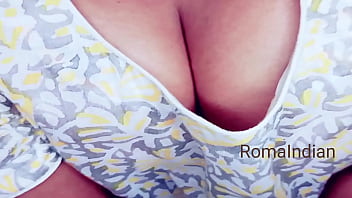 Gadis Seksi India Pamer Belahan Dadanya Untuk Saudara Tiri