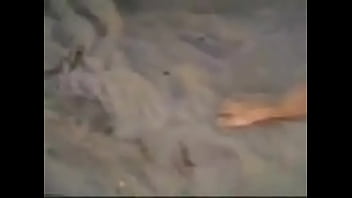 Ibu Tiri Ajar Anak Tirinya Mengulum Di Pantai Umum