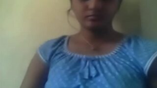 Gadis Bengali Memamerkan Asetnya Yang Menggoda Di Webcam Langsung