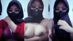 Live Barbar Abg Berkacamata Dengan Hijab Dan Toge Yang Menggoda
