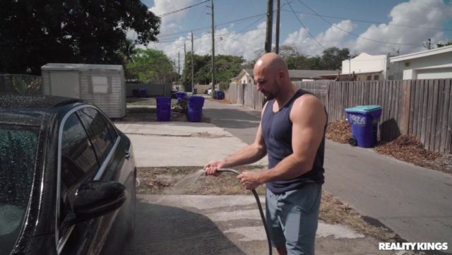 Mewariskan Gaya Milf Hunter: Lolly Dames Dijilat Jmac Dan James Angel Di Reality Kings