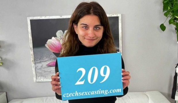 Mía Si Cewek Mini Yang Dihajar Habis-habisan Di Sesi Casting