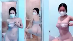 Molly Menggoyang Tubuh Telanjang Dengan Gerakan Erotis Yang Menggoda