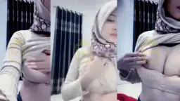 Nella Berjilbab Cantik Mengeluarkan Susu Montoknya