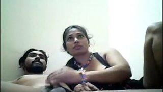Pasangan Muda Tamil Bercinta Panas Di Depan Kamera Live