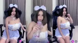 Pelayan Kafe Cosplay Dengan Kunci Zf Yang Menggoda